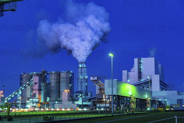 RWE coal-fired power plant Eemshavencentrale, in the seaport of Eemshaven, operator RWE Power,