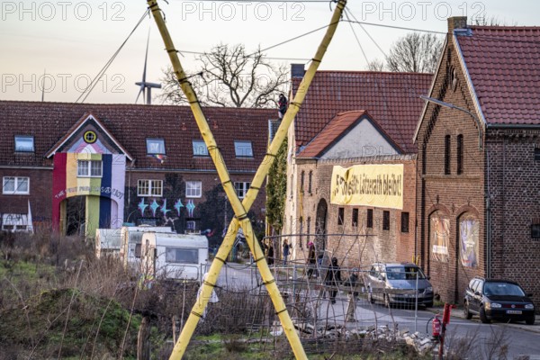 Camp of climate activists in the rest of the village of Lützerath, the last place to be excavated