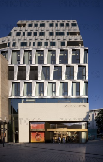 Louis Vuitton brand store, logo, retail shop, Dorotheen Quartier, DOQU, shopping mall, Stuttgart,