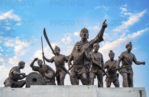 Guwahati, India. 25 November 2024. Statue of Ahom commander Lachit Barphukan and soldiers stands in