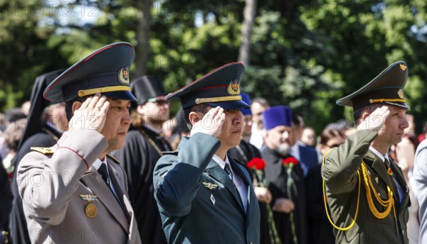 Russian officers salute at the Soviet memorial on Straße des 17. Juni to commemorate the Soviet