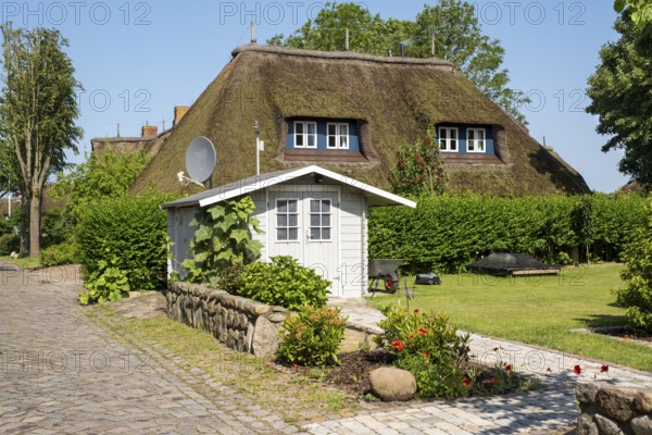 Garden house in front of Frisian house, thatched roof house, Alkersum, Föhr, North Sea island,