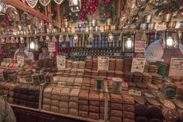 Gingerbread stand at the Christkindlesmarkt, Nuremberg, Middle Franconia, Bavaria, Germany, Europe