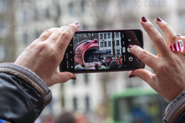 Rose Monday parade in Düsseldorf, street carnival, motif float in carnival, by float builder