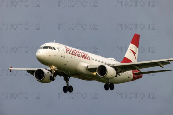 Aircraft approaching Zurich Airport. Registration: OE-LBL, Airbus A320-214, Austrian Airlines.