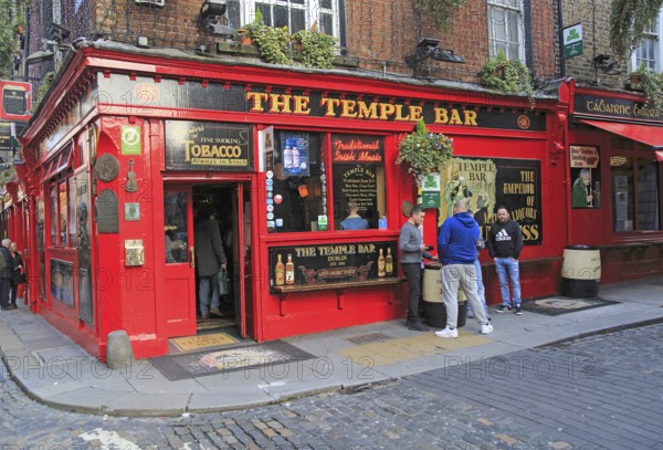 The Temple Bar traditional pub, city of Dublin, Ireland, Irish Republic, Europe