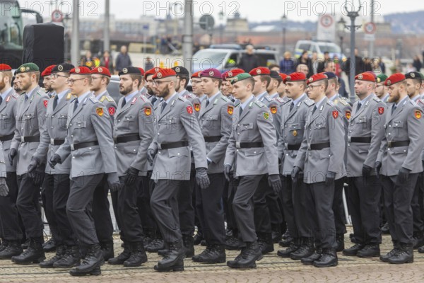 Public roll call of the Army Officers' School on Theatre Square: Bundeswehr honours and bids