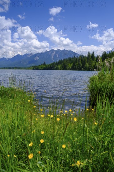 Barmsee, Karwendel mountains in the background, Krün, Werdenfelser Land, Upper Bavaria, Bavaria,