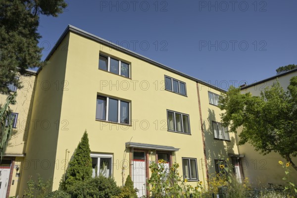Residential building in the Zehlendorf forest estate Onkel Toms Hütte, architect Bruno Taut, Am