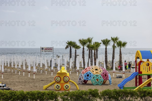 Bagni Lungomare, Chioggia. Bathing beach on the Adriatic in bad weather. All deckchairs are free.
