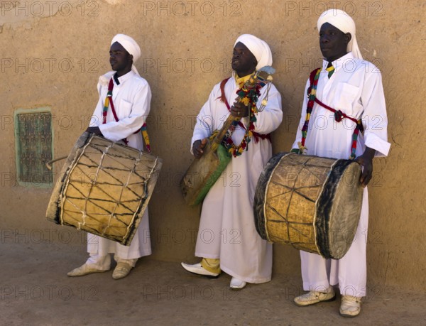 Morocco, traditional musicians with instruments, Pigeons du Sable group, Merzouga, Erg Chebbi