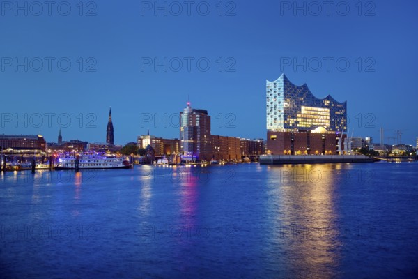 Elbe Philharmonic Hall and Columbus Haus in the evening, Hafencity, Hamburg, Germany, Europe