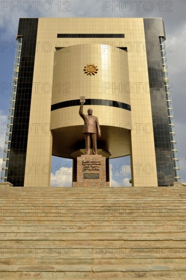 Independence Memorial Museum, in front statue of Sam Nujoma, first president of the Republic of