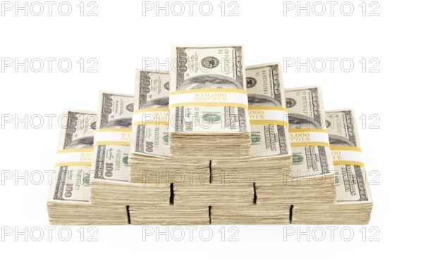 Pyramid of 100 thousand dollars of one hundred dollar bills isolated. transparent PNG