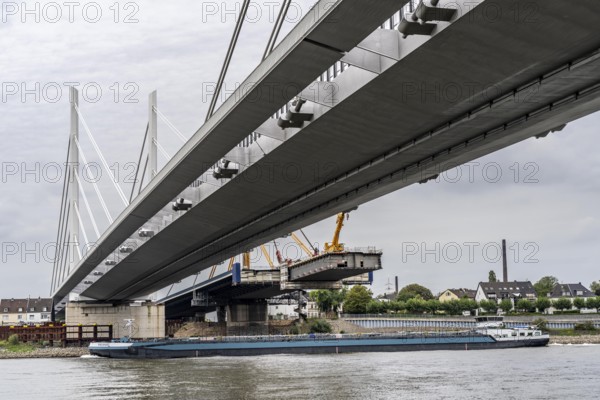 Demolition of the old A40 Rhine bridge Neuenkamp, next to it the first part of the new motorway