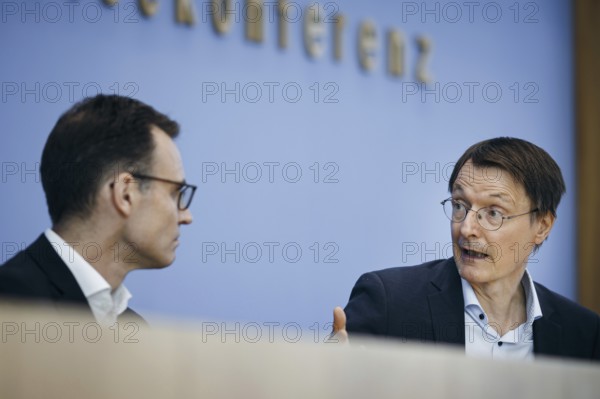 Karl Lauterbach (SPD), Federal Minister of Health, and Stephan Baldus, Clinic Director at the Heart