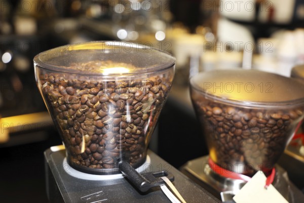 Coffee grinder, coffee dispenser