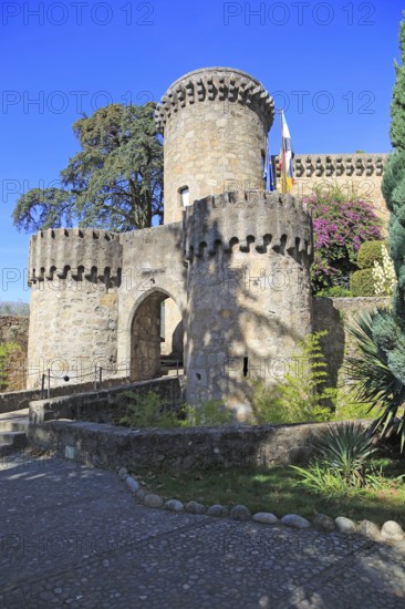 Historic castle Parador hotel, Jarandilla de la Vera, La Vera, Extremadura, Spain, Europe