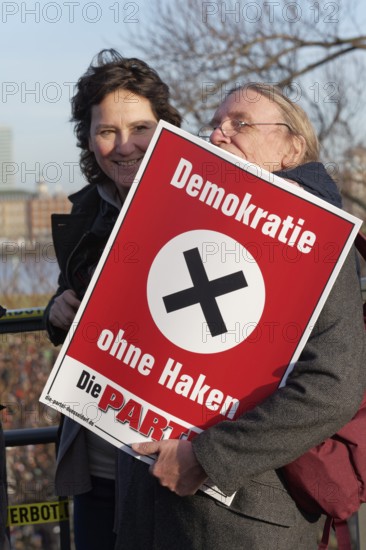 Demonstrators with banner, Democracy without a hook, large demonstration against right-wing
