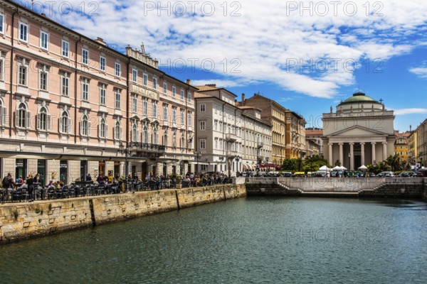 Commercial and residential houses of old families on the Grand Canal in the heart of Borgo