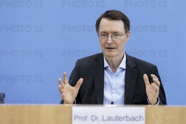 Karl Lauterbach (SPD), Federal Minister of Health, recorded during the press conference on the