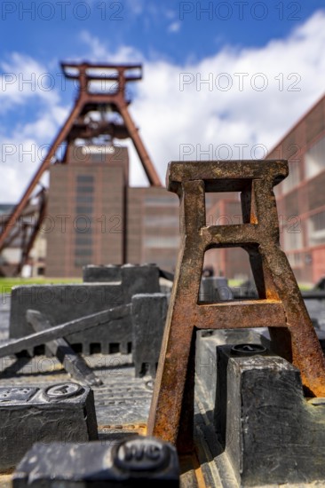 Zeche Zollverein in Essen, double trestle headframe of shaft 12, iron terrain model, for