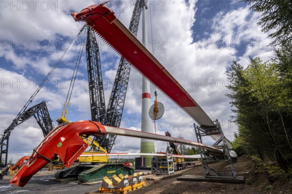 Erection of a wind turbine, wind energy plant, assembly of the ring generator, with a crawler