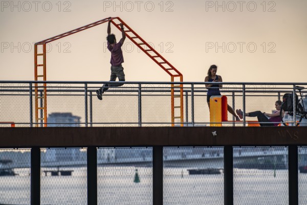 Leisure facilities in Copenhagen harbour, Bølgen afslapningsanlæg, jetties with bathing areas,
