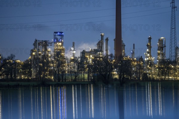 Ruhr oil refineries in Gelsenkirchen, Scholven, North Rhine-Westphalia, Germany, Europe