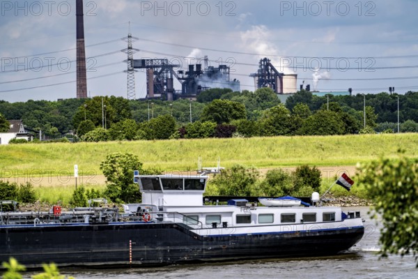 Hüttenwerke Krupp-Mannesmann, HKM in Duisburg-Hüttenheim, 2 blast furnaces, Rhine near