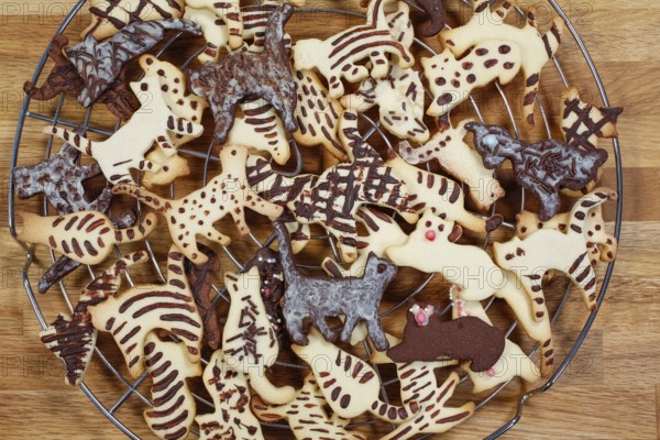 Swabian cuisine, Swabian Christmas biscuits, cookie cutters, shortbread biscuits, cat figures,