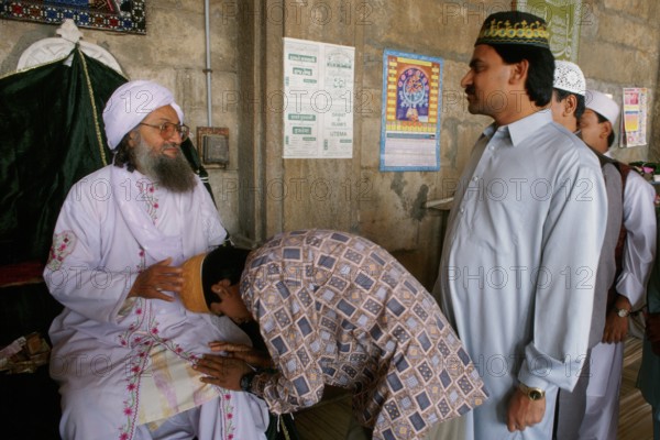Muslim devotees paying homage to a muslim religious leader, Ajmer, India, Asia