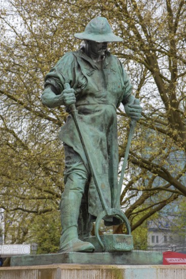 Sculpture of a miner from the former Siegen hammer mill, created in 1902 by Prof. Dr Friedrich