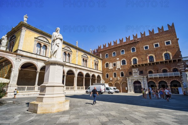 Dante monument in Piazza dei Signori, Verona, Veneto, Italy, Europe