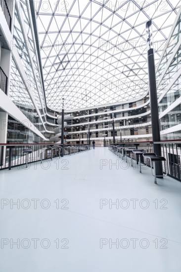 A light-flooded interior with a modern design, large glass roof and open spaces that convey a