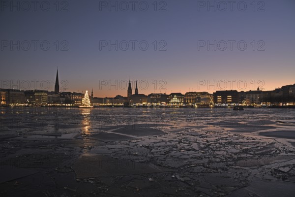 Europe, Germany, Hamburg, City, Inner Alster Lake, ice, Lichtertanne, night shot, city panorama,