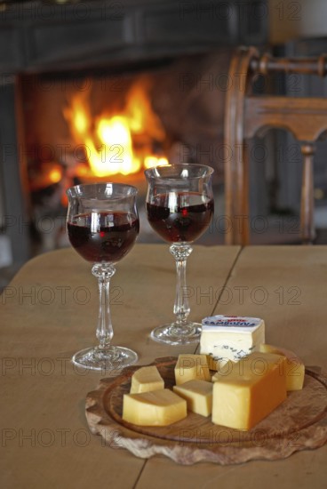 Red wine in glasses, nutrition, food, alcohol, food culture, open fire, romance, cheese platter,