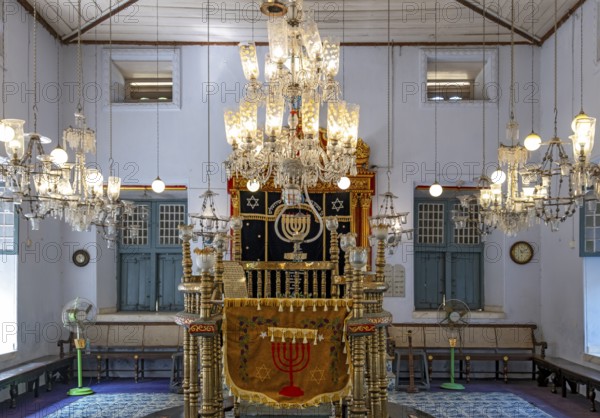 Interior of Paradesi Synagogue, Matancherry, Jew Town, Cochin, Kerala, India, Asia