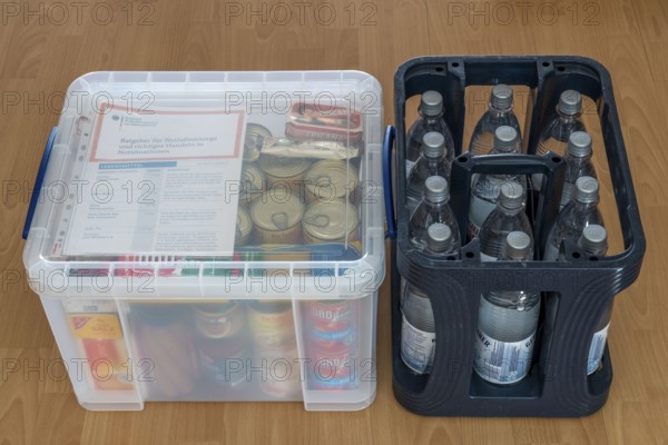 Emergency preparedness, food supply in a private household, box of long-life food, 10-day supply,