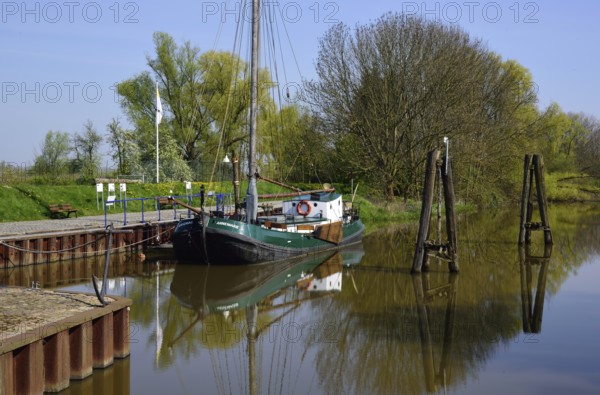 Europe, Germany, Lower Saxony, Altes Land, Jork-Borstel, Old Harbour, Ewer Annemarie, Hamburg,