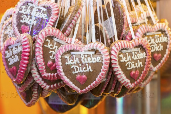 Gingerbread hearts with icing in the shape of a heart, decorated with pink and white, bearing the