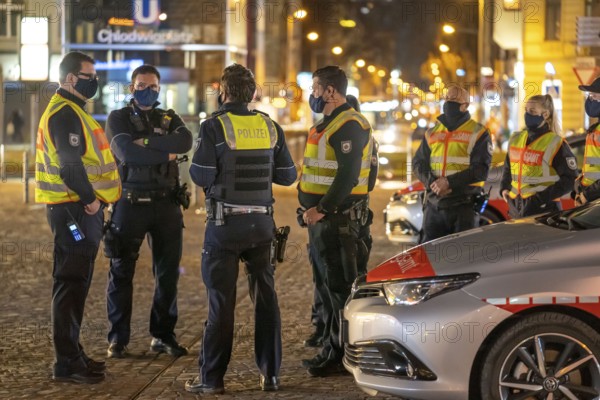 Cooperation with the public order office and the police, checking whether the Corona rules are