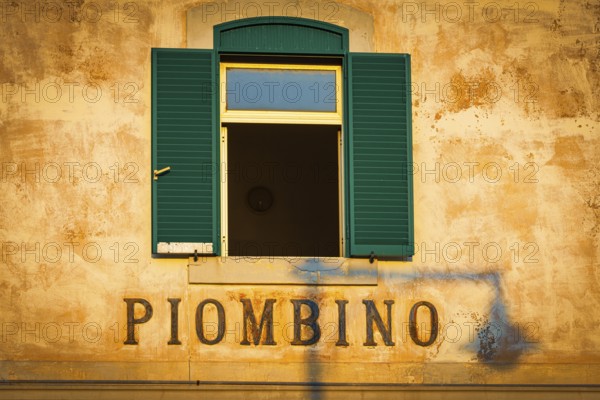 Window, house wall, plaster wall, old, dilapidated, building, city, Piombino, Italy, Europe