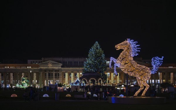 Night shot, Christmas market, Illumination, with Stuttgarter Rössle, landmark, Königsbau,