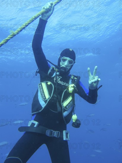 Diver on safety stop at anchor line, dive site wreck of the Thistlegorm, Red Sea, Egypt, Africa