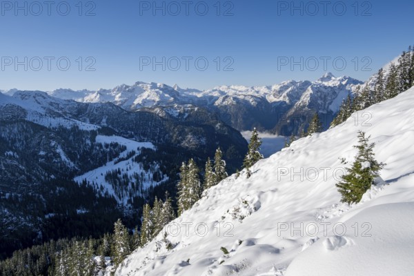 Snow-covered mountain landscape with mountain panorama on the Jenner, view of the Steinernes Meer,