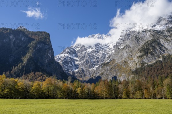 Snow-covered Watzmann massif, Watzmann east face, autumnal mountain landscape, Berchtesgaden