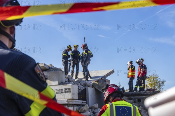 International disaster control exercise Magnitude with more than 1000 rescuers. They are rehearsing