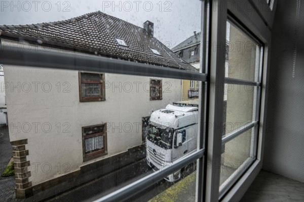 City centre traffic, lorry driving through the town of Breckerfeld, narrow passage in Frankfurter