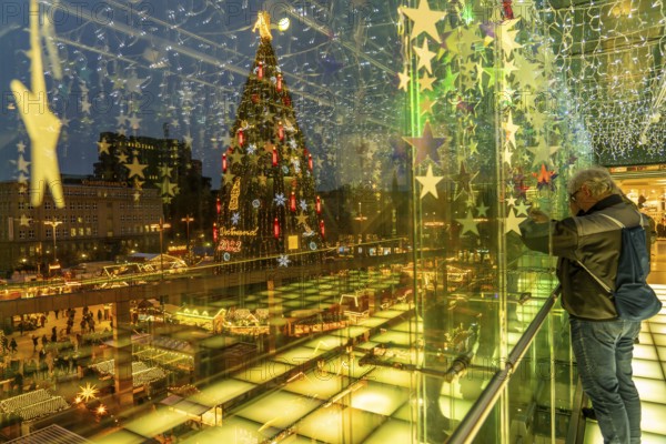 Christmas market in Dortmund, Hansaplatz, view from a pedestrian gallery between 2 department